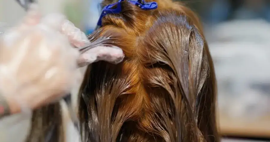 Zdjęcie Jak pozbyć się rudego odcienia po farbowaniu? Skuteczne metody neutralizacji