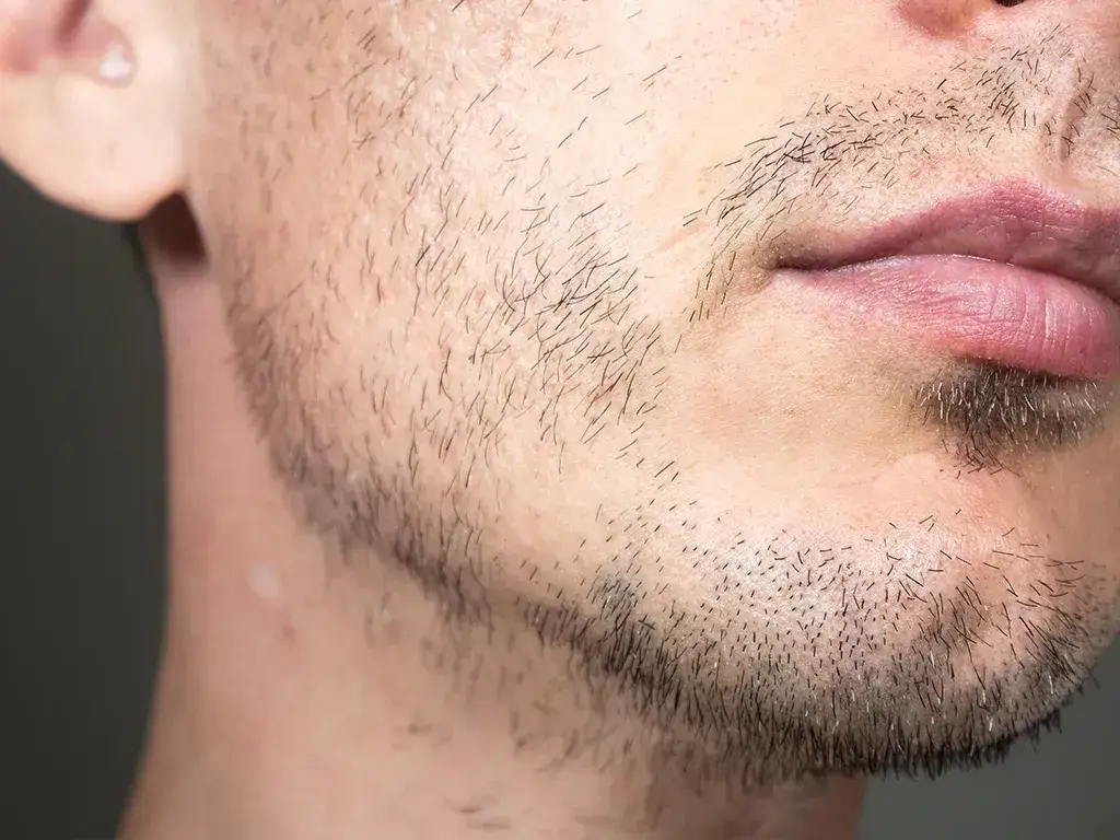 Zdjęcie Jak zrobić sztuczny zarost w domu - 5 sprawdzonych sposobów charakteryzacji