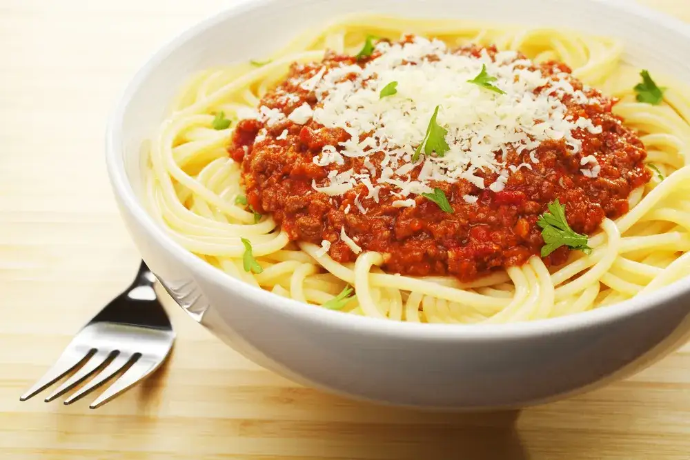 Zdjęcie Aromatyczne spaghetti z winem: przepis na wyjątkowy sos do makaronu