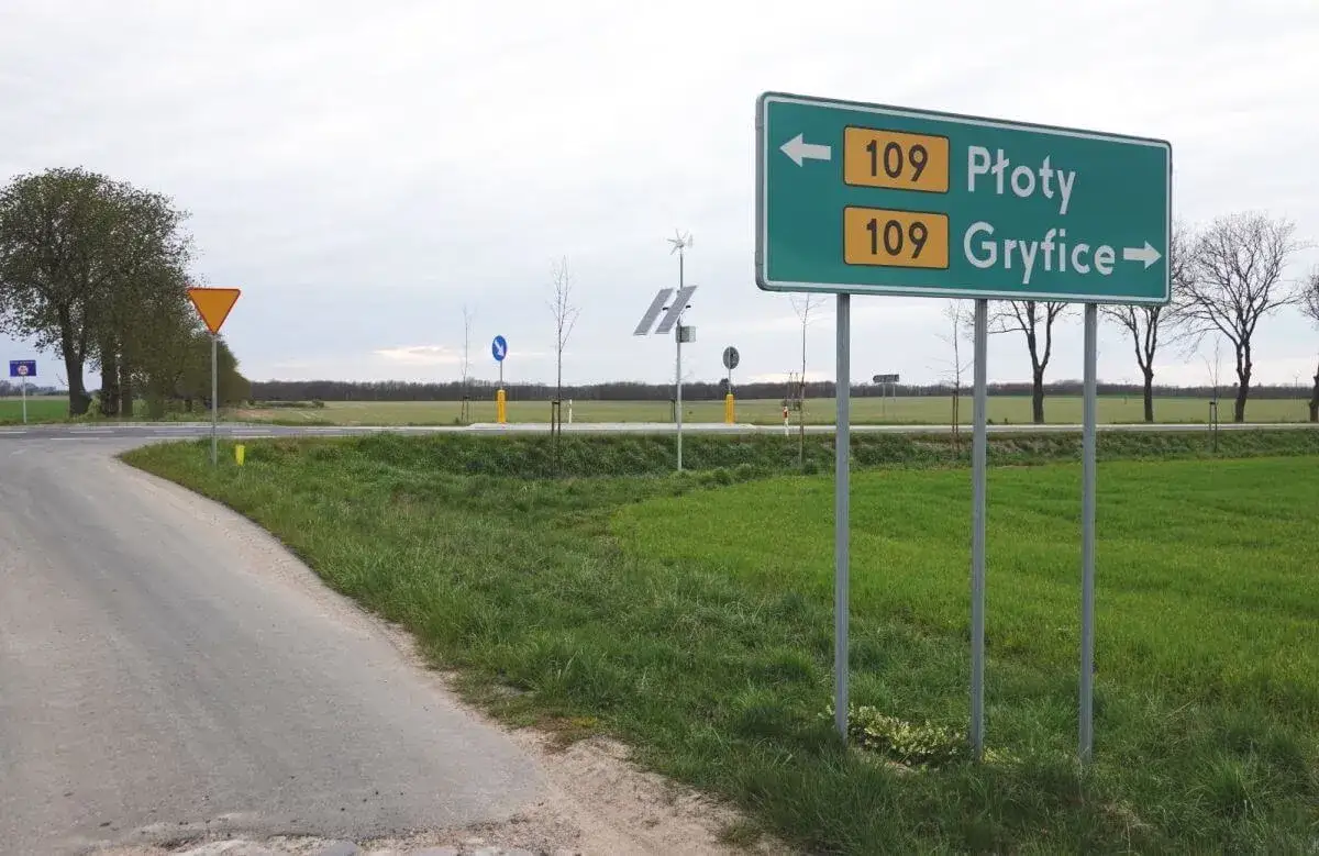 Zdjęcie Kto stawia znaki drogowe na osiedlu? Sprawdź odpowiedzialność i przepisy