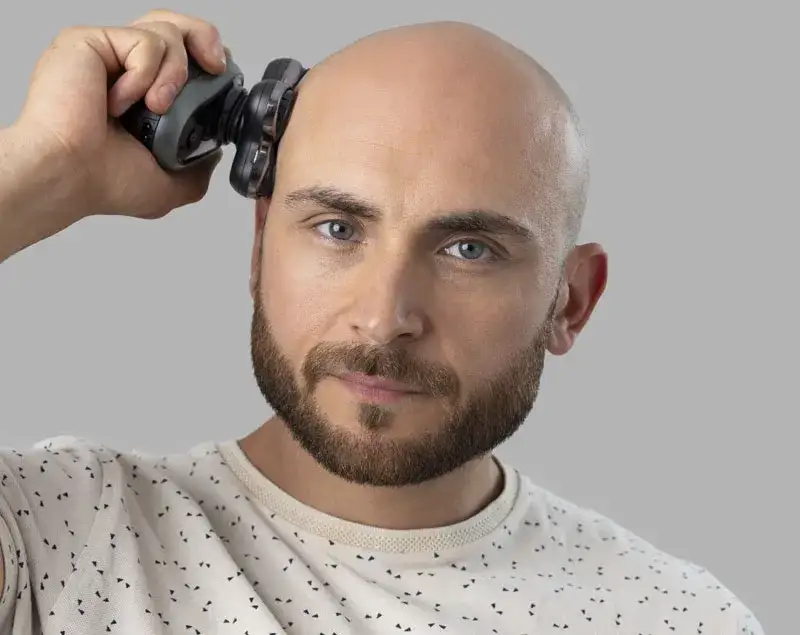 Zdjęcie Czy golarka elektryczna może golić głowę? Odkryj skuteczne metody