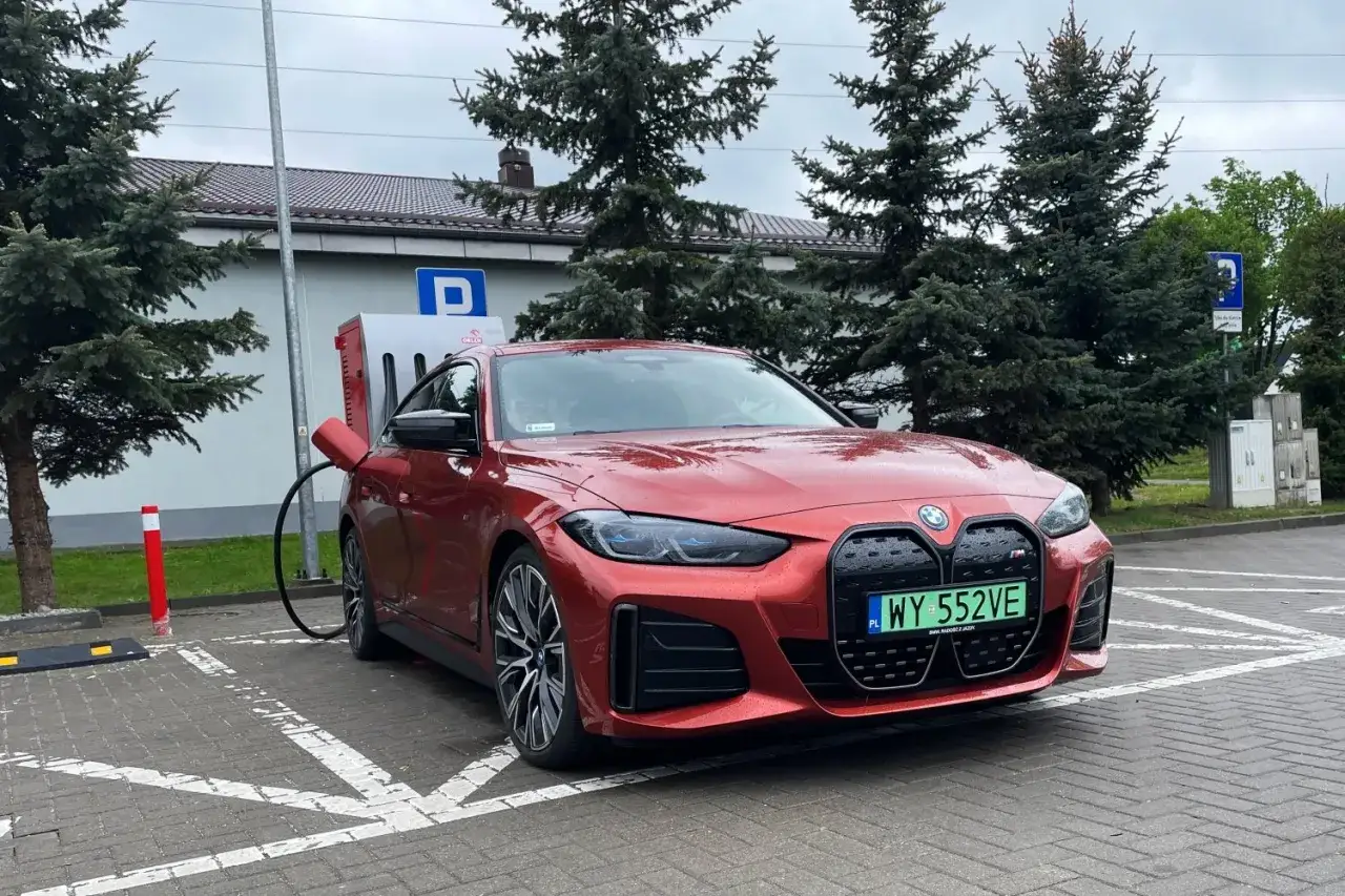 Zdjęcie Ile kosztuje ładowanie samochodu elektrycznego na stacji Orlen? Sprawdź ceny!
