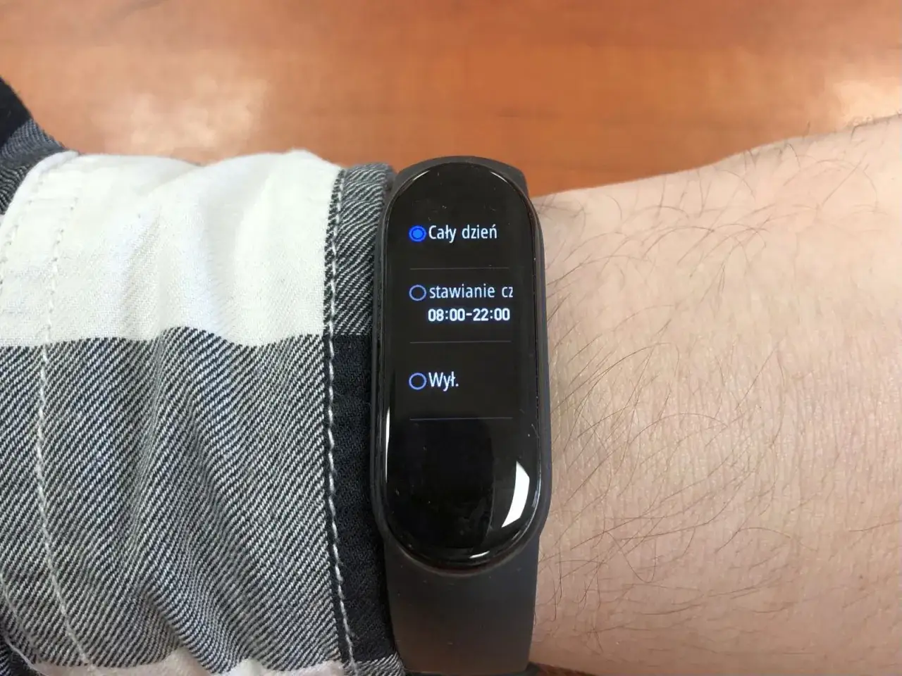 Zdjęcie Czy Mi Band 6 ma aparat? Jak włączyć i korzystać z funkcji fotograficznych