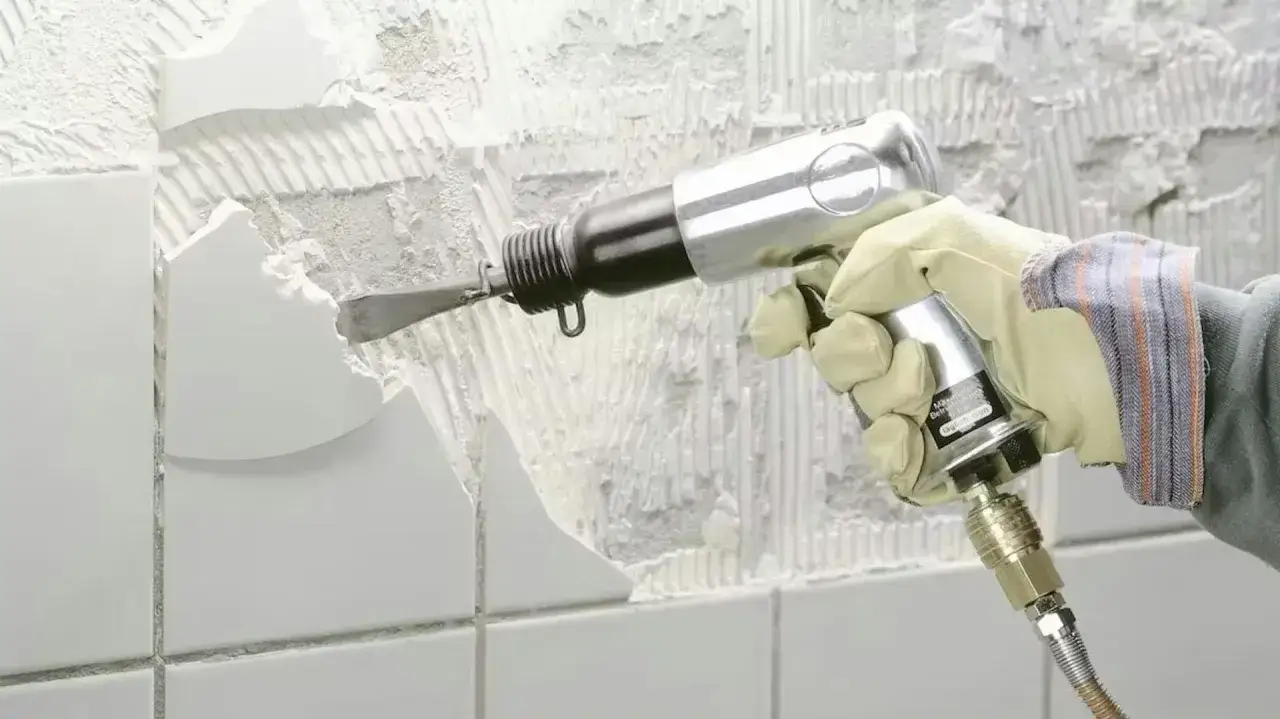 Zdjęcie Jak usunąć starą zaprawę klejową z płytek: proste metody krok po kroku