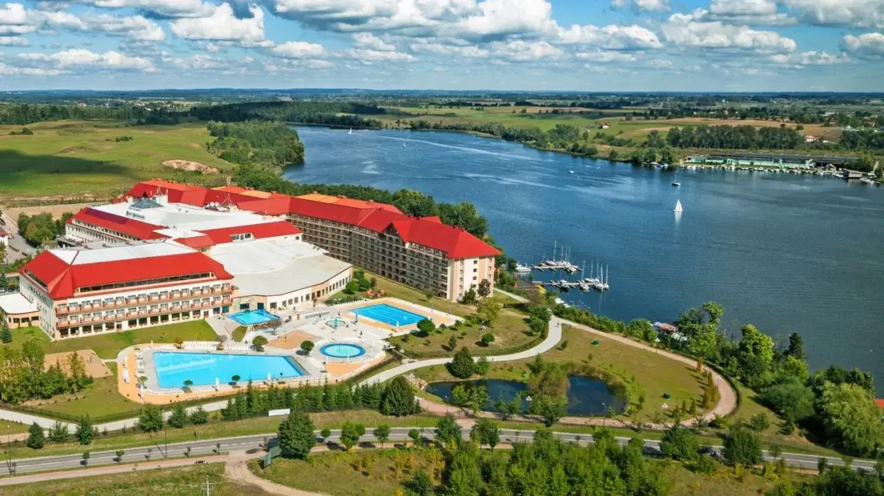 Zdjęcie Ile pokoi ma hotel Gołębiewski w Mikołajkach? Sprawdź szczegóły.