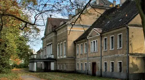 Zdjęcie Pałac w Maciejowie: Historia, architektura i tajemnice miejsca