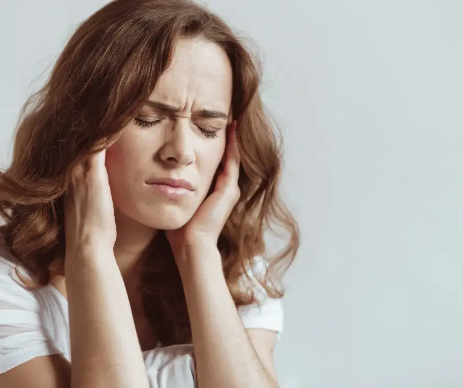 Zdjęcie Jak złagodzić ból po przekłuciu ucha - skuteczne sposoby na ulgę