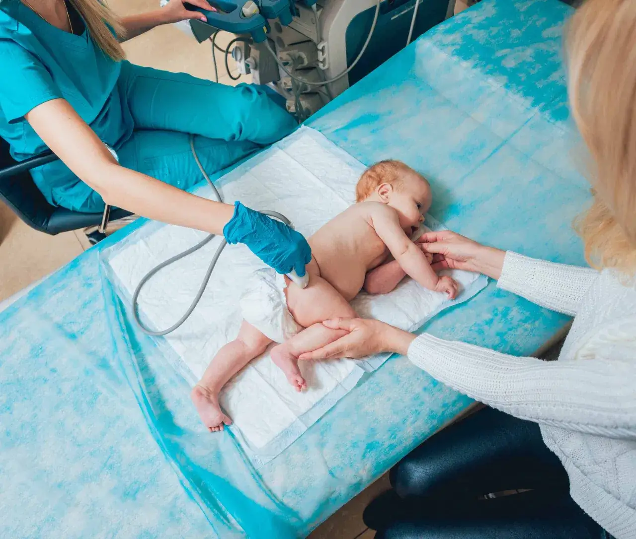 Zdjęcie Jak prawidłowo ubrać dziecko na USG bioderek: praktyczny poradnik dla rodziców