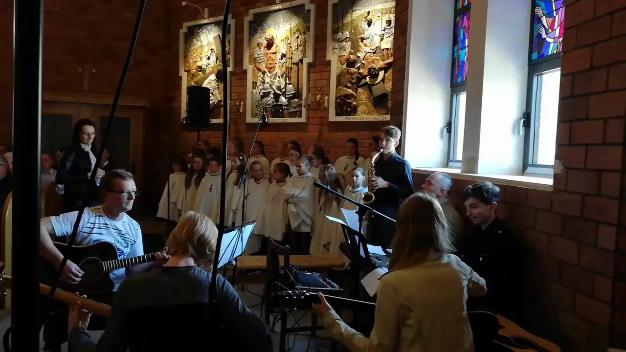 Zdjęcie Podkład muzyczny do matka która pod krzyżem stała – liturgia i emocje