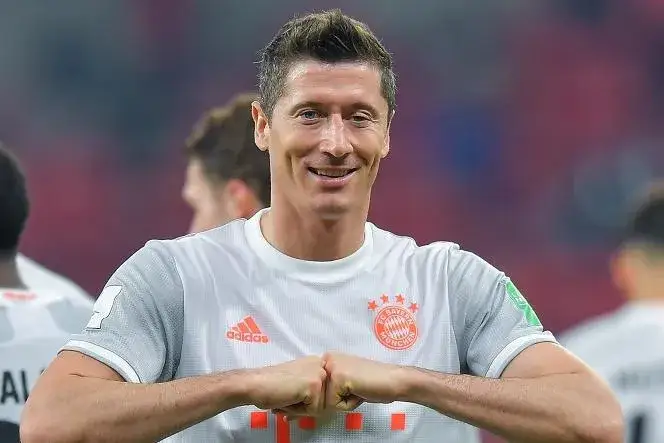 Zdjęcie Ile zarabia Lewandowski dziennie? Pensja, reklamy i biznesy