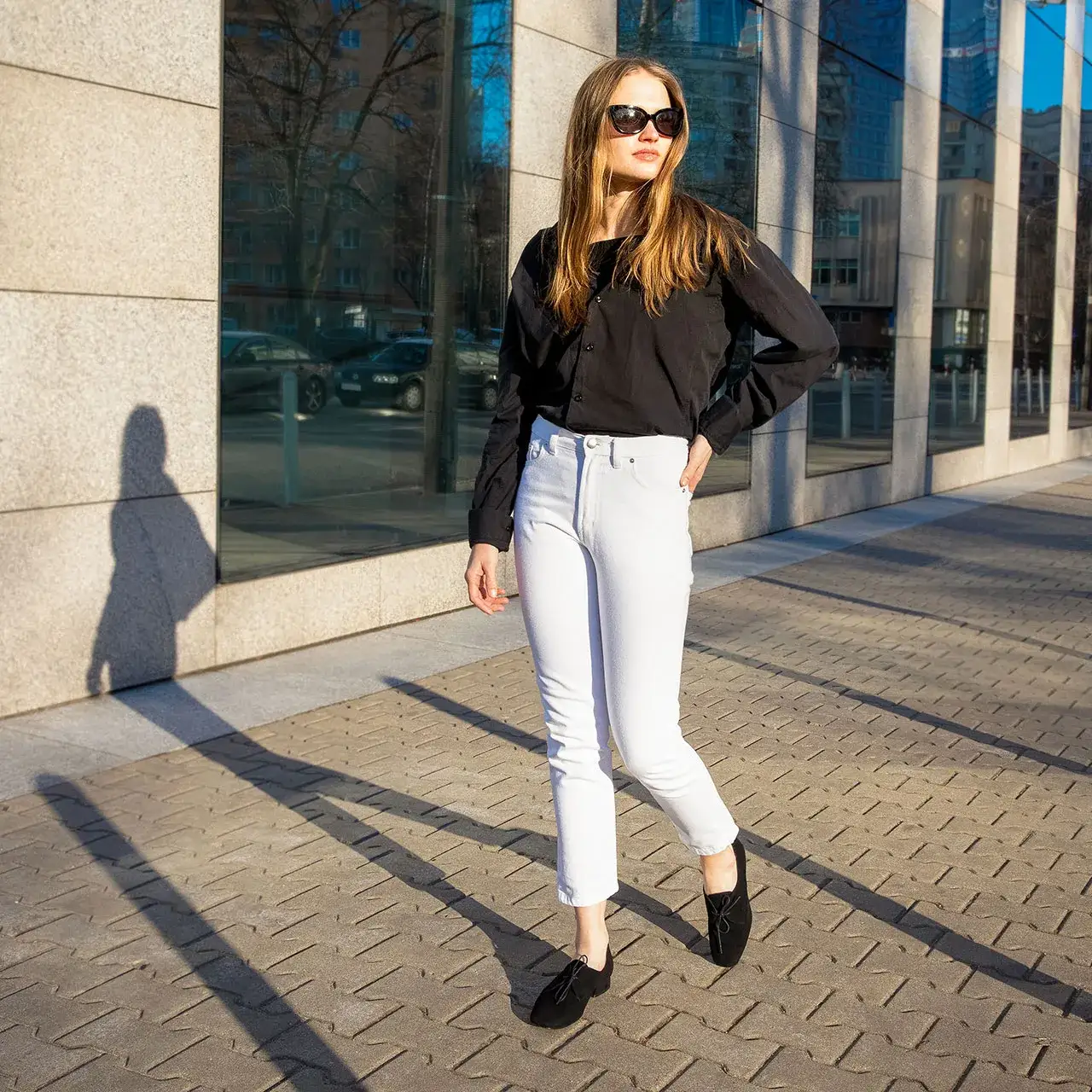 Zdjęcie Jakie buty do jeansów – unikaj modowych wpadek i wybierz stylowo