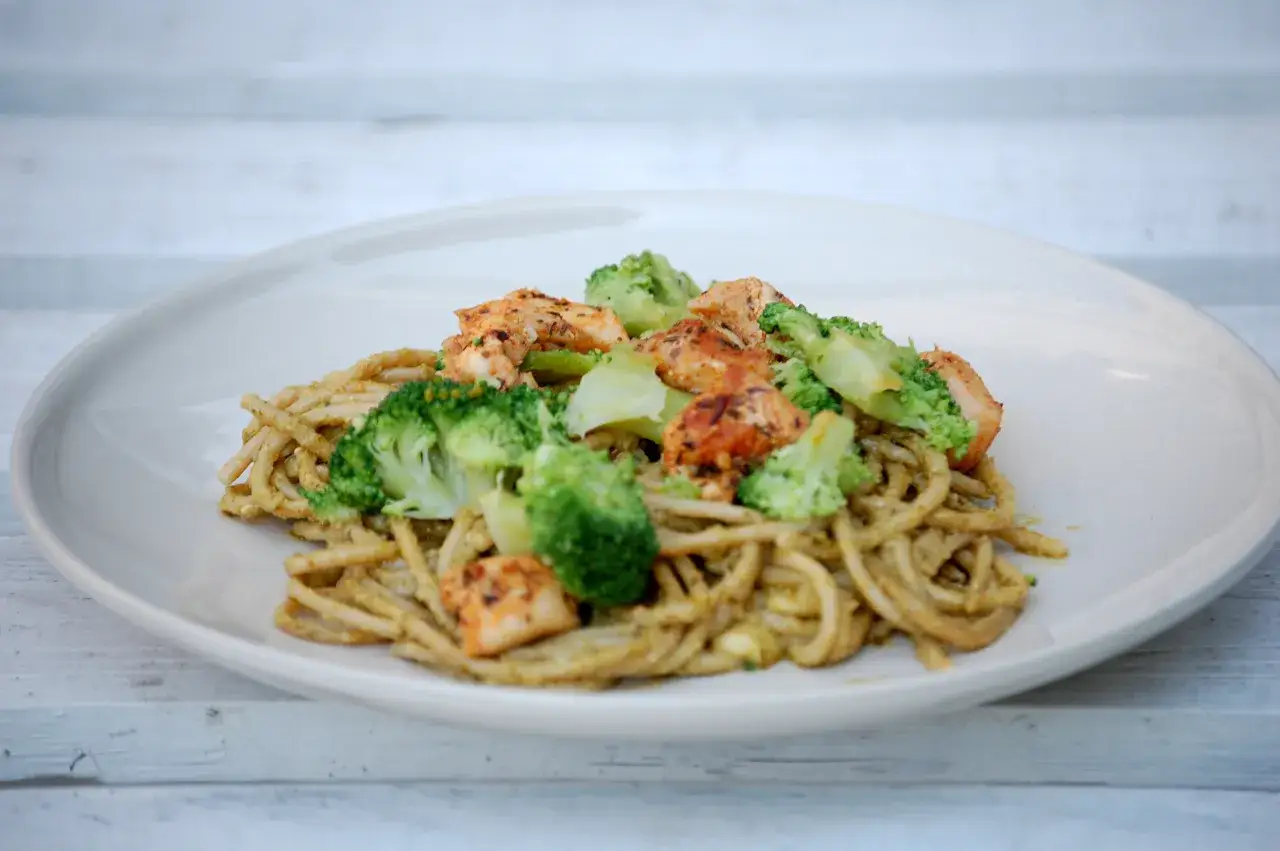 Zdjęcie Prosty przepis na spaghetti z pesto bazyliowym, który zachwyci smakiem