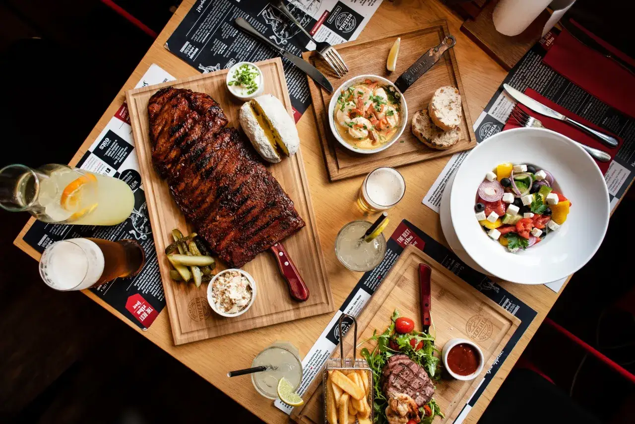 Zdjęcie Gdzie zjeść w Dobczycach? Odkryj najlepsze restauracje i smaki