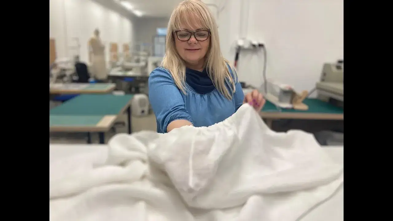 Zdjęcie Jak uszyć prześcieradło z gumką - proste kroki i cenne wskazówki