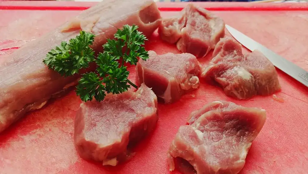Zdjęcie Co zrobić z polędwiczki wieprzowej na obiad? Pyszne przepisy i porady