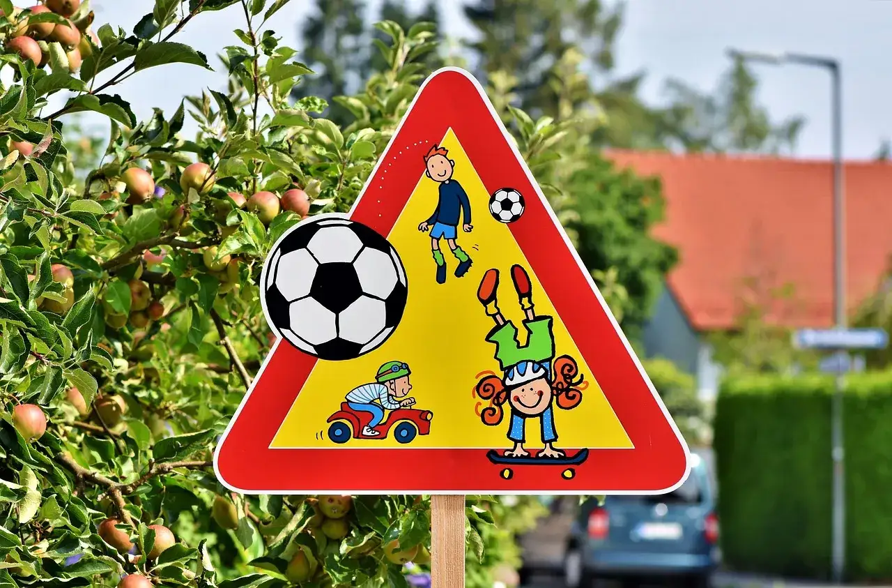 Zdjęcie Znak uwaga dzieci: co musisz wiedzieć jako kierowca