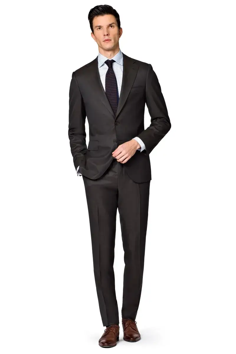 Zdjęcie Jaką koszulę do szarego garnituru wybrać, aby wyglądać świetnie?