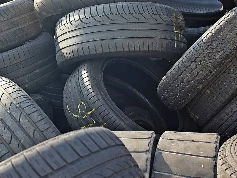 Zdjęcie Gdzie wyrzucić opony? Poznaj 3 legalne sposoby utylizacji