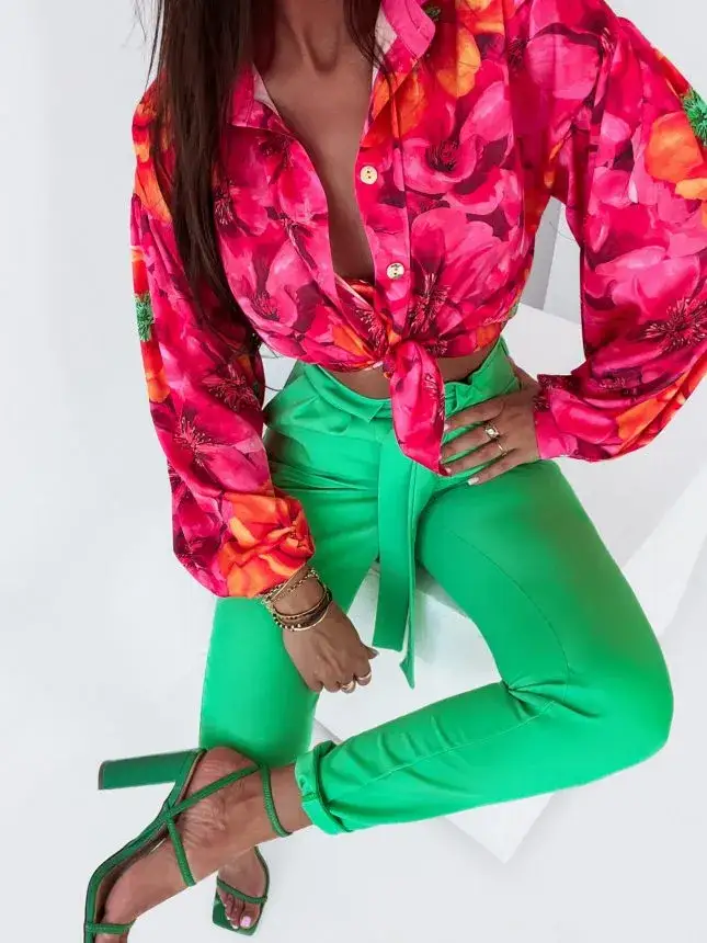 Zdjęcie Jaką bluzkę do spodni w kratkę wybrać, aby wyglądać stylowo?