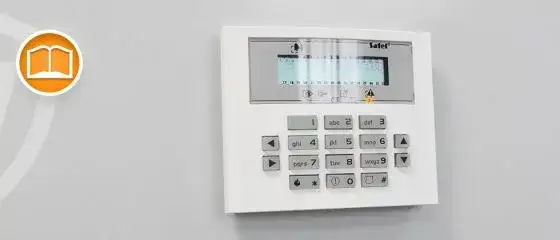 Zdjęcie Wymiana baterii w czujce alarmowej: uniknij problemów z sabotażem