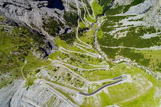 Zdjęcie Najlepsze trasy motocyklowe w Austrii: emocjonujące przejażdżki i widoki