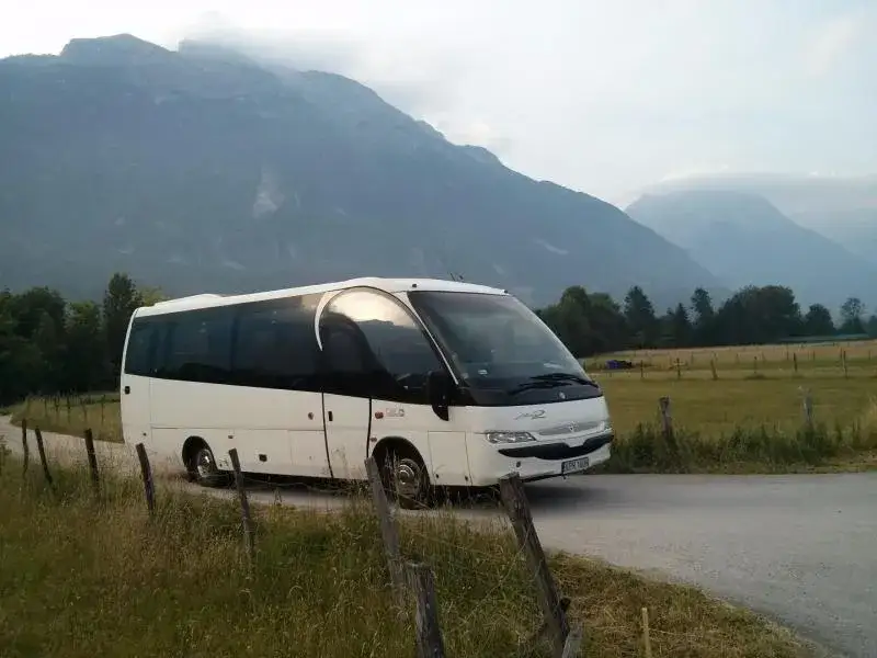Zdjęcie Ile kosztuje wynajem autokaru? Sprawdź ceny i oszczędź na transporcie