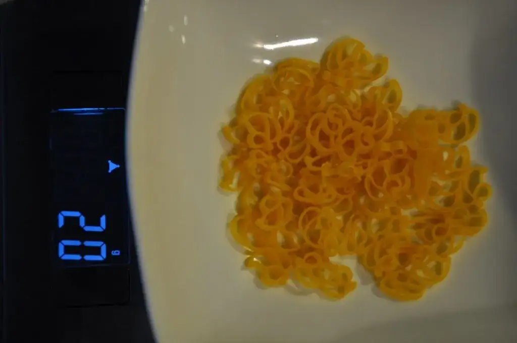 Zdjęcie Ile kalorii ma 100 g makaronu? Sprawdź, co zyskujesz lub tracisz