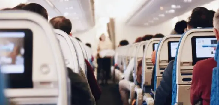 Zdjęcie Jak zostać stewardessą w Wizz Air - krok po kroku do wymarzonej pracy