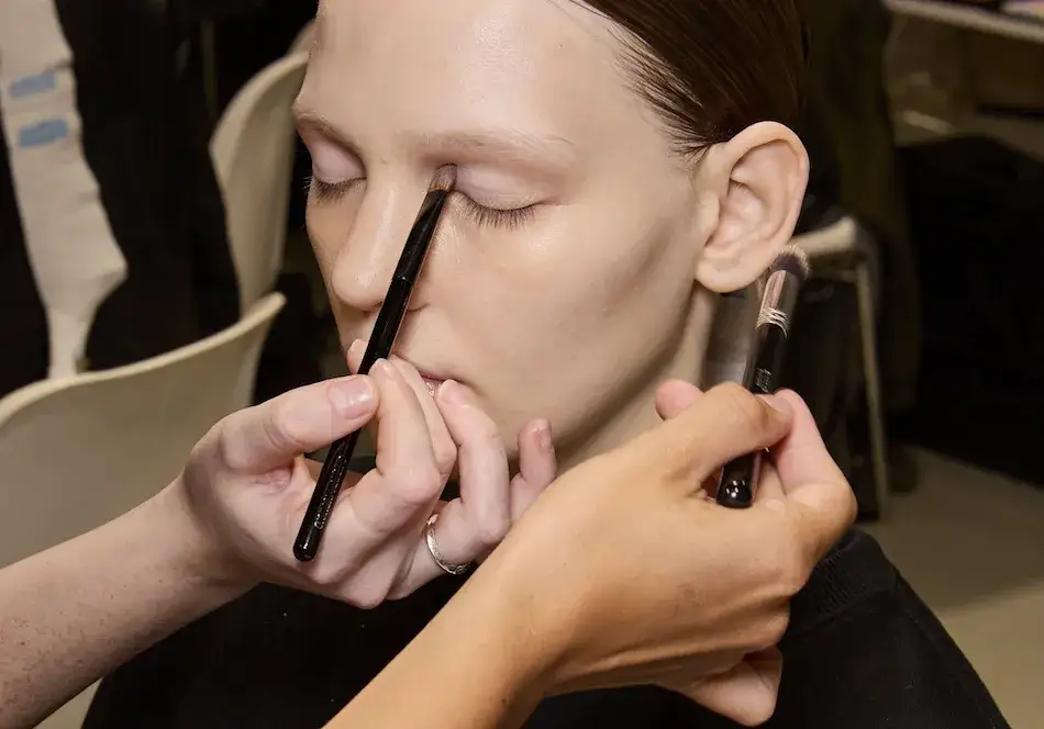 Zdjęcie Jak baza wygładzająca zmarszczki może odmienić Twój makijaż?