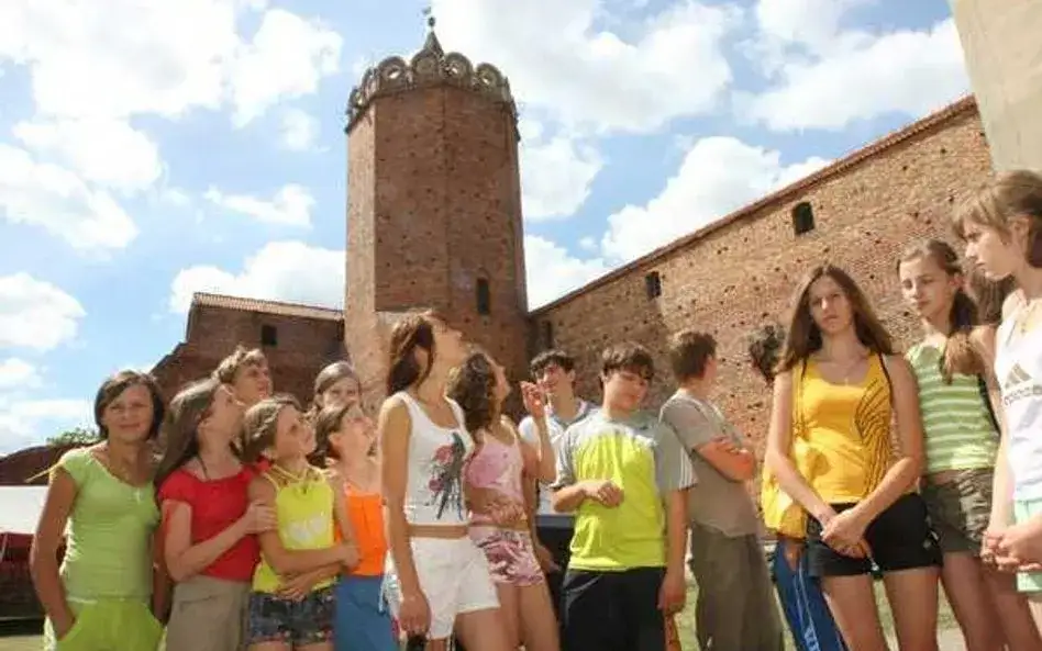 Zdjęcie Czy nauczyciel może być wychowawcą kolonijnym bez dodatkowych kursów?