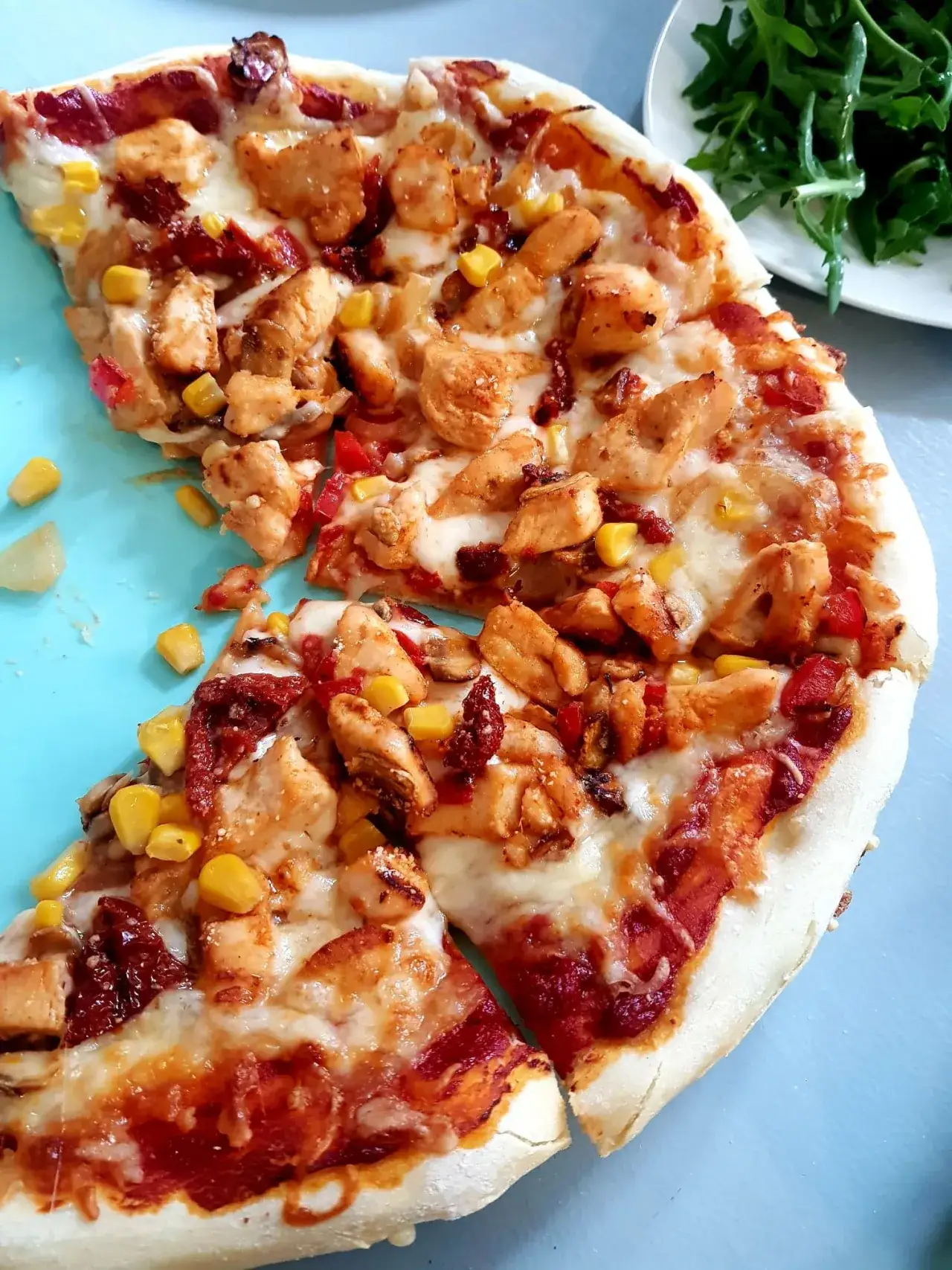 Zdjęcie Co dać na pizzę? Odkryj nietypowe i pyszne dodatki do pizzy