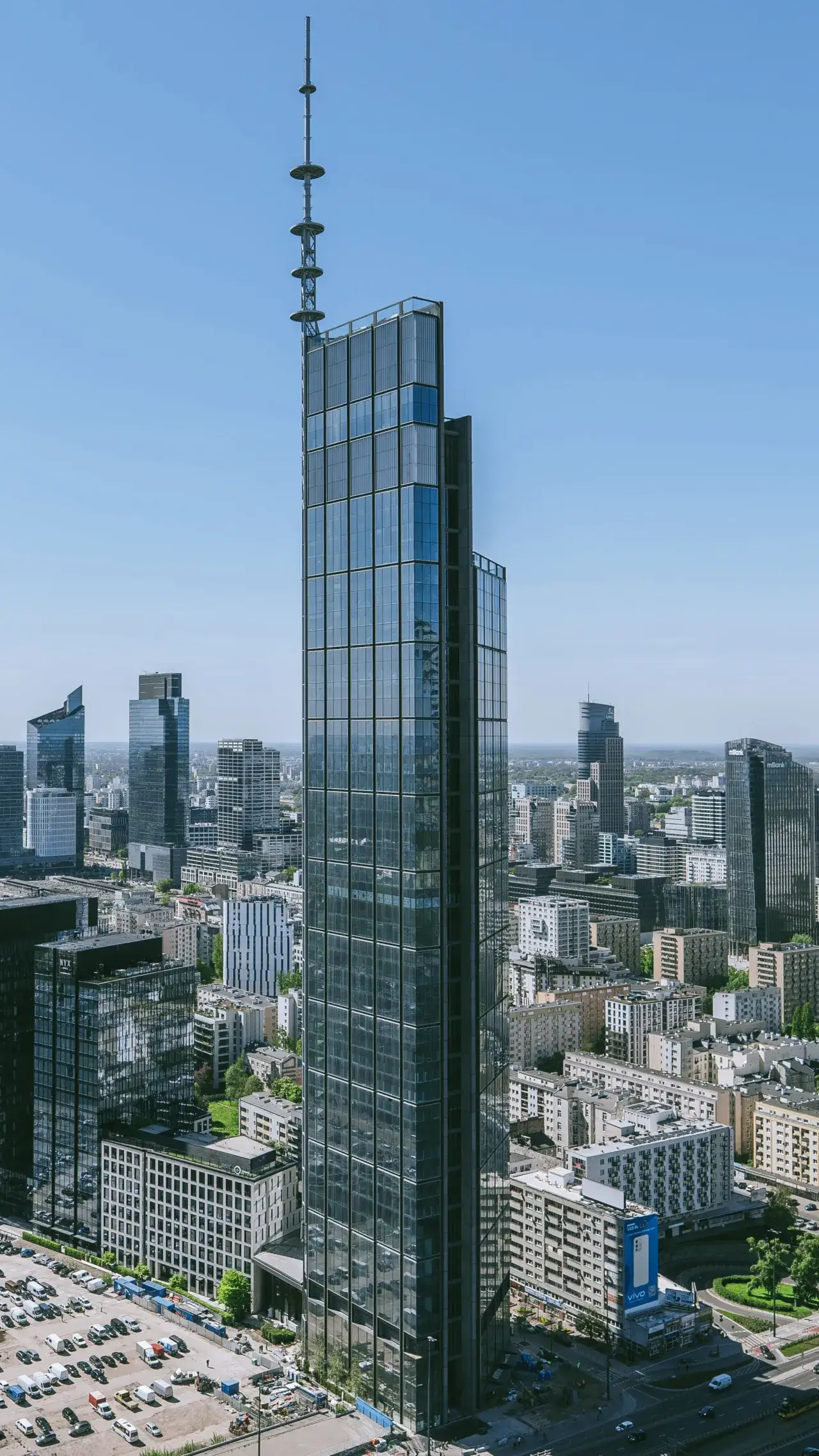 Zdjęcie Ile pięter ma najwyższy budynek w Warszawie? Zaskakujące fakty o Varso Tower
