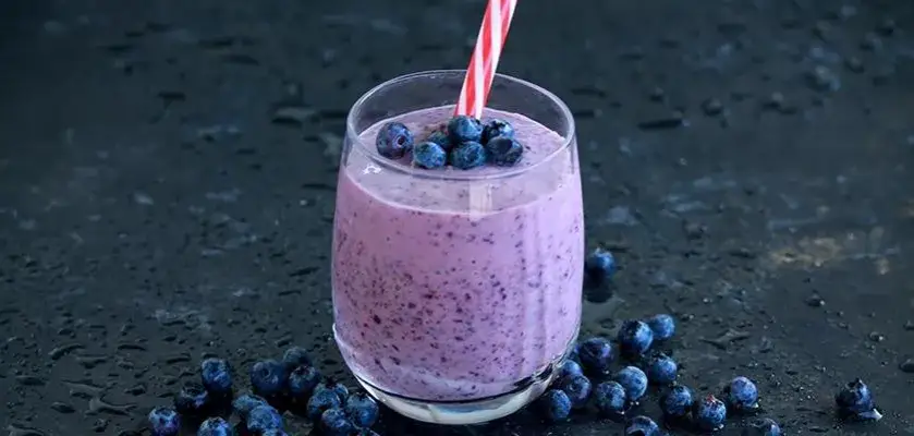 Zdjęcie Koktajl z maślanki &ndash; orzeźwiający przepis na zdrowy nap&oacute;j na lato