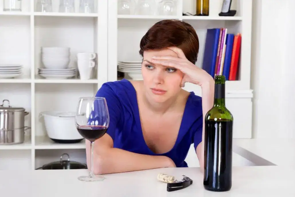 Zdjęcie Czy picie codziennie drinka to alkoholizm? Sprawdź, co musisz wiedzieć