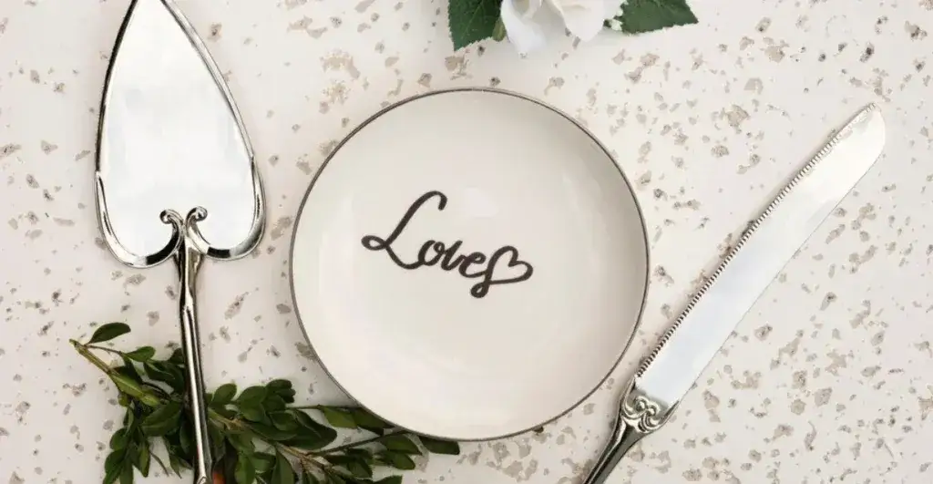 Zdjęcie Ile kosztuje talerzyk na chrzciny? Zaskakujące ceny i ukryte koszty