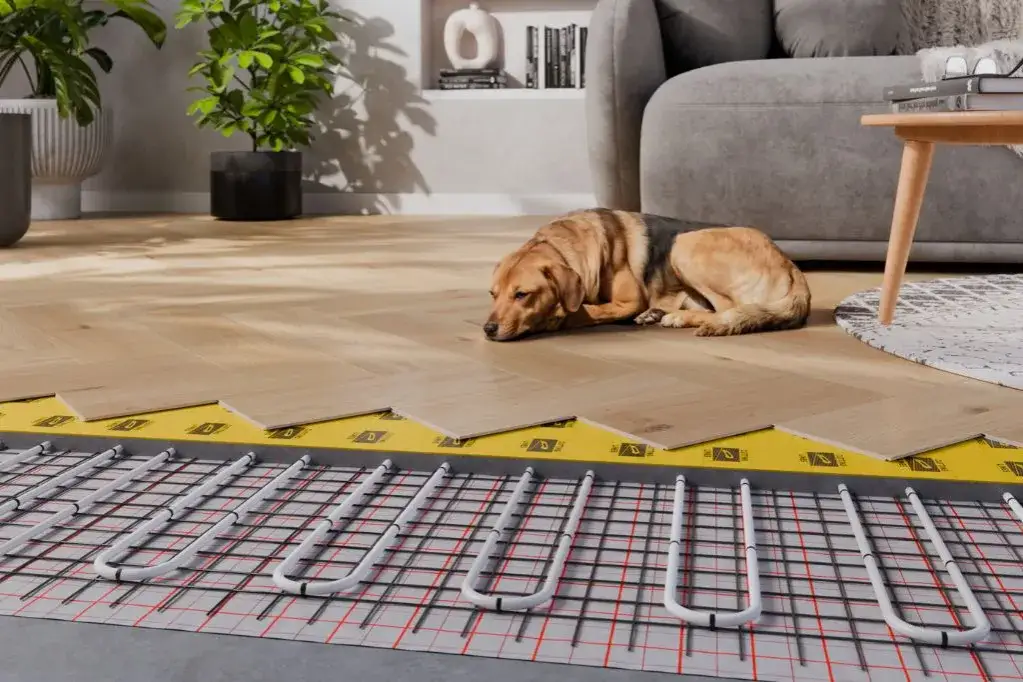 Zdjęcie Jakie panele podłogowe wybrać do salonu, aby uniknąć błędów?