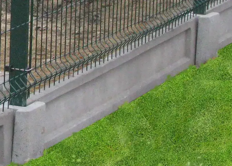 Zdjęcie Najlepsze farby do podmurówki ogrodzenia: trwałość i ochrona przed wilgocią