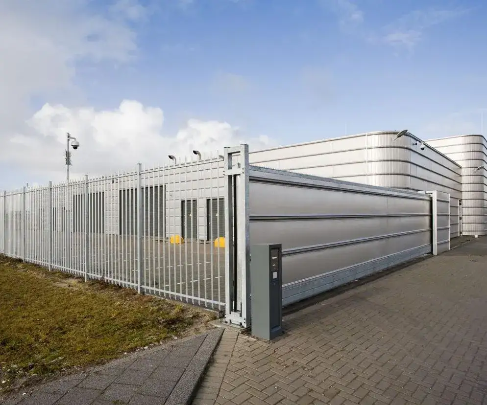 Zdjęcie Jaka brama do ogrodzenia panelowego - uniknij kosztownych błędów