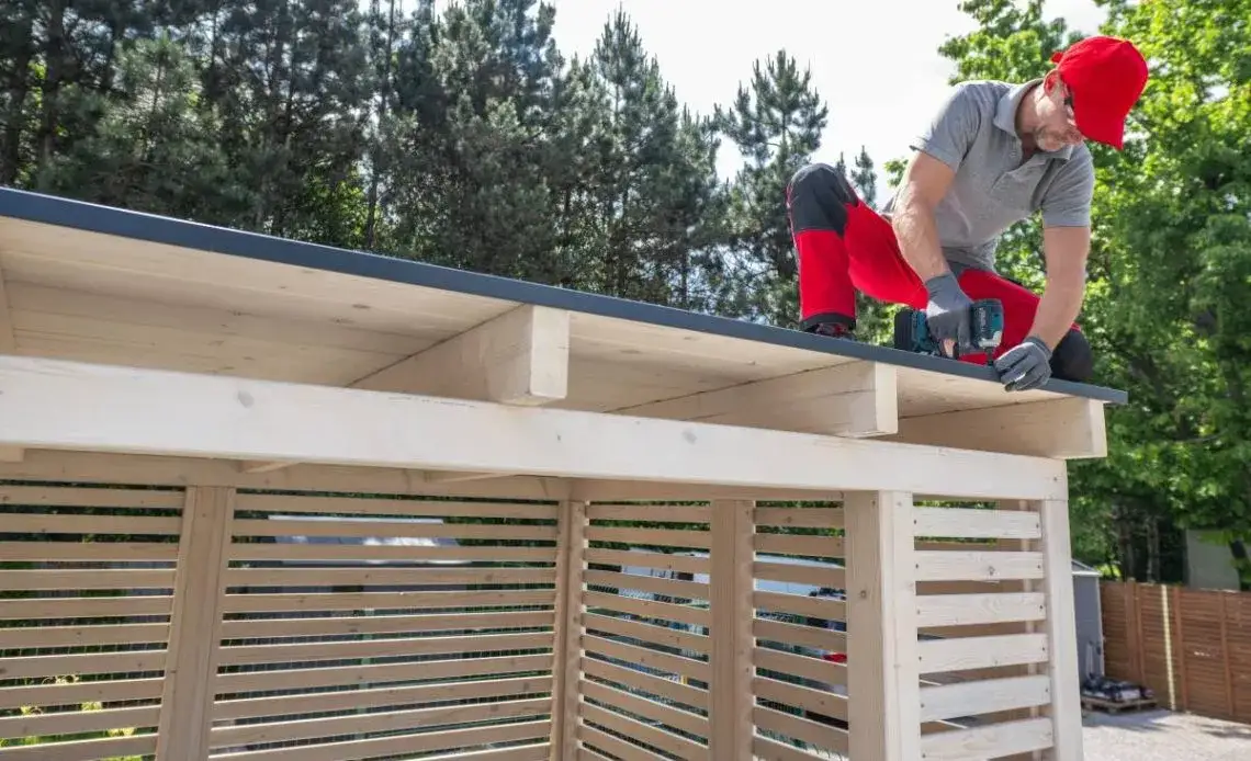 Zdjęcie Ile kosztuje budowa wiaty? Sprawdź, co wpływa na ceny i oszczędności