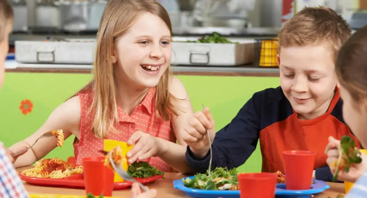 Zdjęcie Czy kurator może rozmawiać z dzieckiem bez obecności rodzica? Prawda i mity