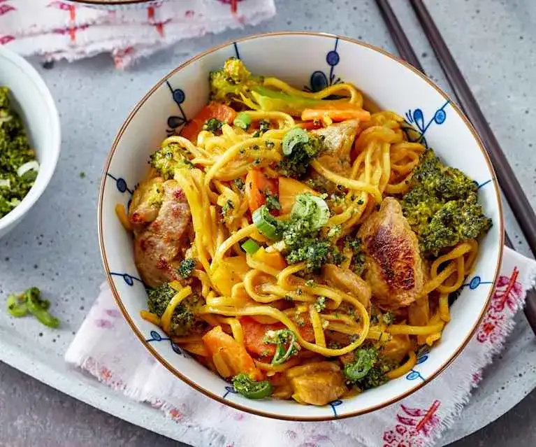 Zdjęcie Pyszny makaron z wieprzowiną: 5 prostych przepisów, które zaskoczą