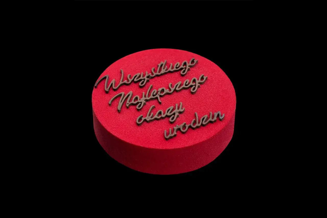 Zdjęcie Jak zrobić perfekcyjny napis wszystkiego najlepszego na tort - poradnik