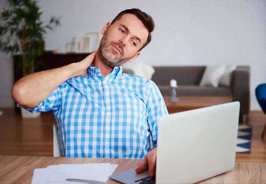 Zdjęcie Skuteczne sposoby na ból szyi jak złagodzić dyskomfort i napięcie