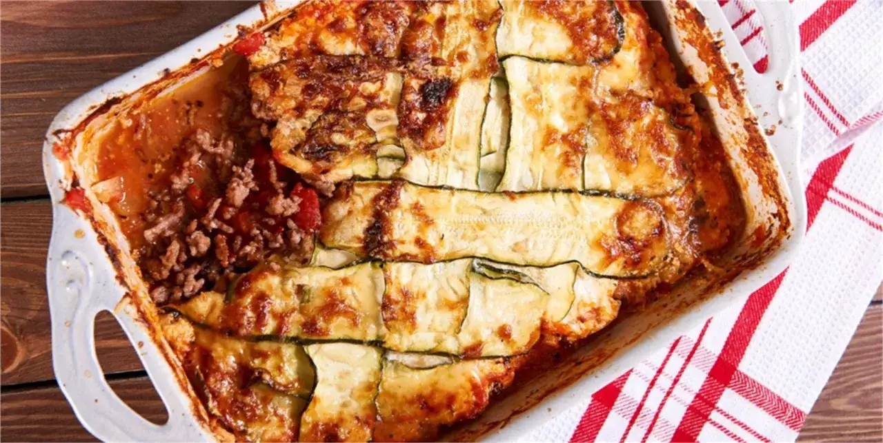 Zdjęcie Jak zrobić pyszną lasagne z mięsem mielonym i sosem bolognese – prosty przepis krok po kroku