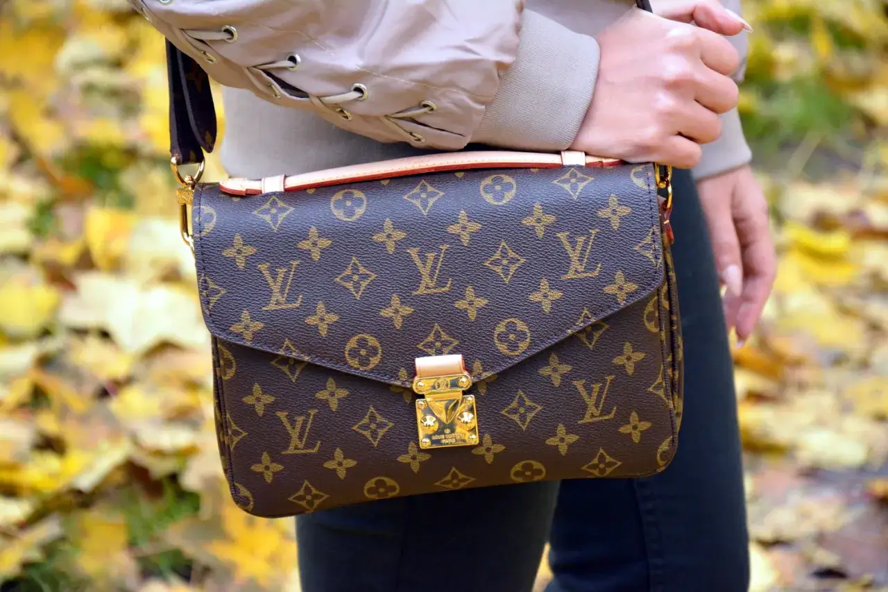 Zdjęcie Z czego wykonane są torebki Louis Vuitton? Poznaj ich jakość i materiały