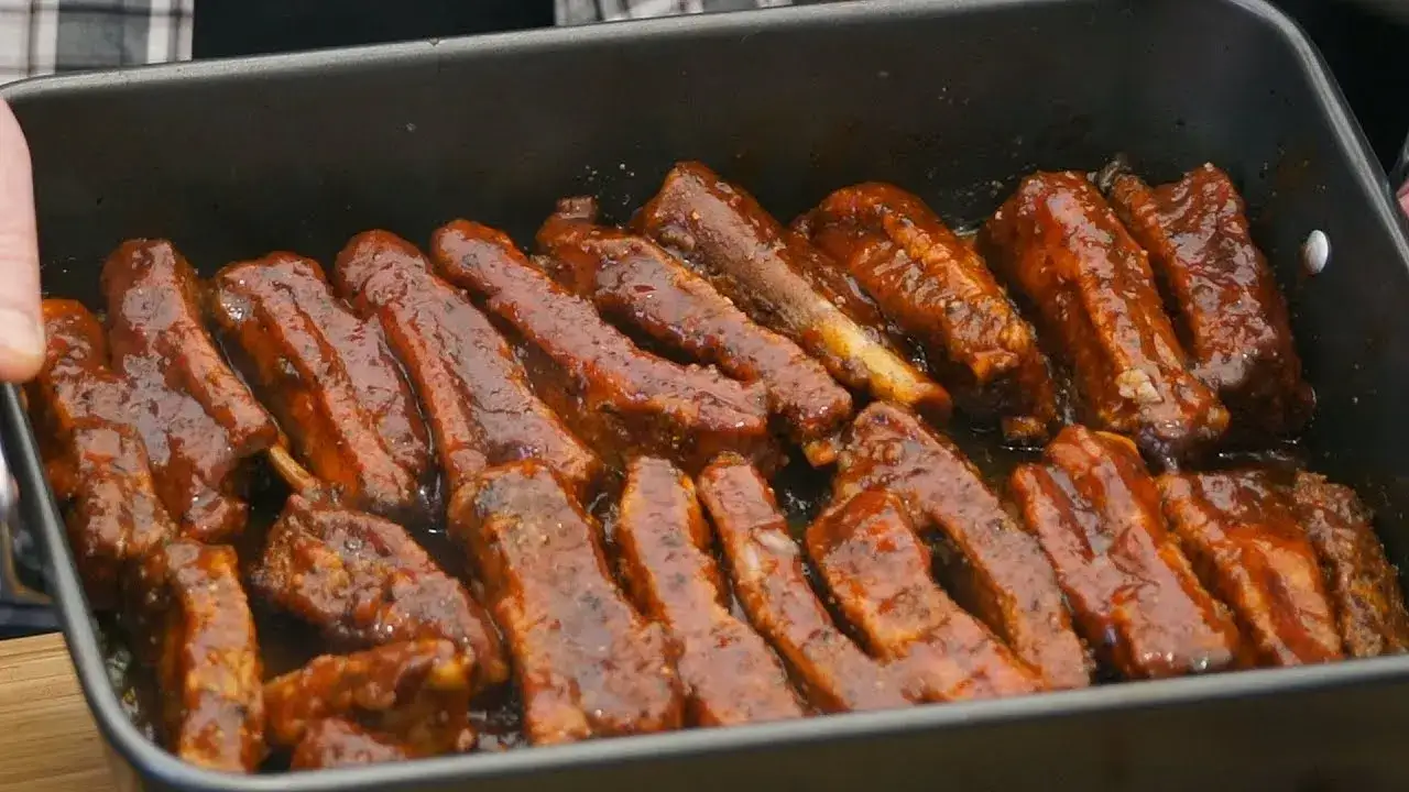 Zdjęcie Jak długo smażyć żeberka na patelni, aby były soczyste i chrupiące
