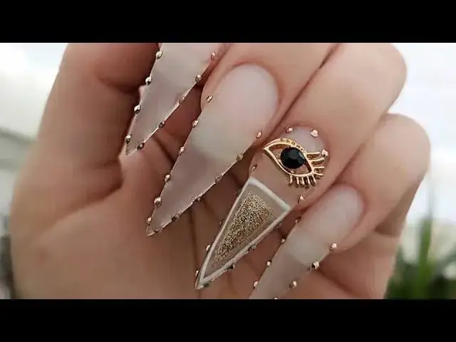 Zdjęcie U&ntilde;as transparentes: c&oacute;mo lograr un look elegante y vers&aacute;til