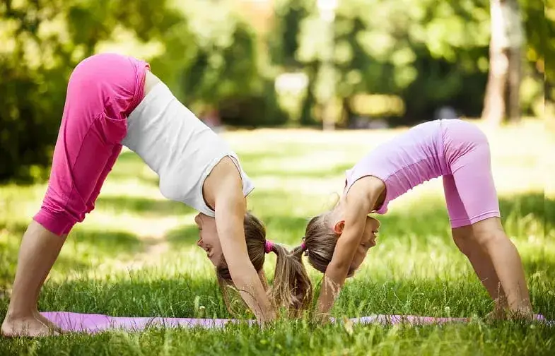 Zdjęcie Joga dla dzieci i rodziców w Warszawie: wspólna praktyka dla zdrowia i radości