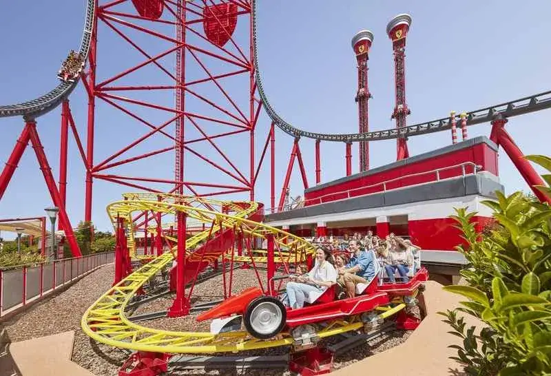Zdjęcie Ferrari Land: Atracciones, adrenalina y consejos para tu visita