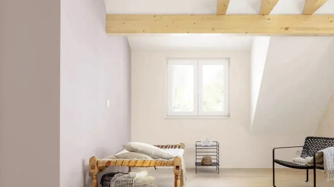 Zdjęcie Czym pomalować belki na poddaszu, aby uniknąć błędów i kosztów?